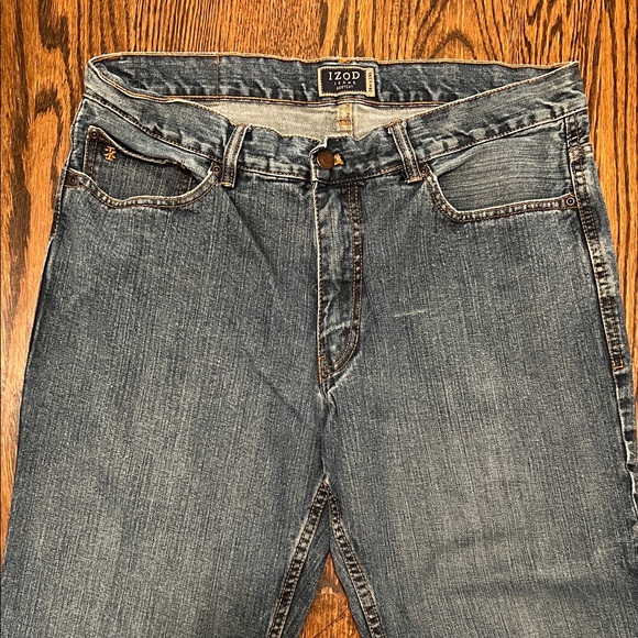 Izod Men's Relaxed Fit Denim Jeans - Picture 1 of 4